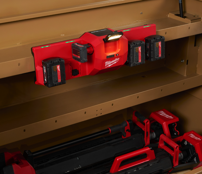 Зарядний пристрій MILWAUKEE M12-18 GBC4 (4хМ18, 2хМ12, ліхтар) 4933493863 фото