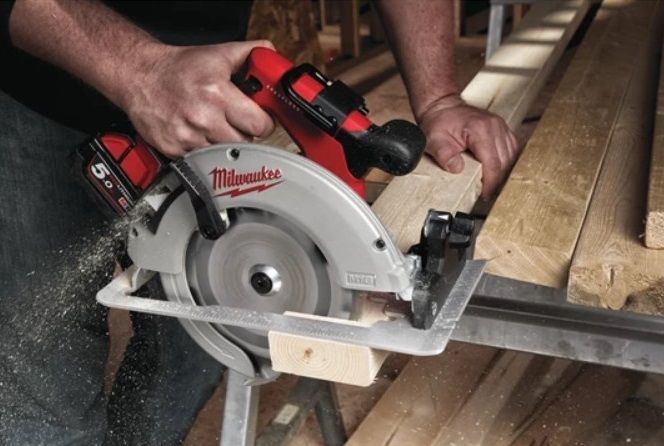Дисковая пила по дереву и пластику M18 BLCS66-0 бесщеточная 66 мм MILWAUKEE 4933464588 4933464588 фото