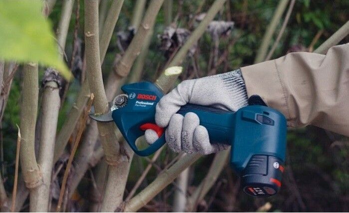 Акумуляторний секатор Bosch Professional Pro Pruner (06019K1020) (без АКБ та ЗП) 06019K1020 фото