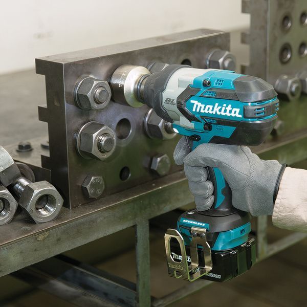 Акумуляторний ударний гайкокрут Makita DTW 1001 RTJ DTW1001RTJ фото