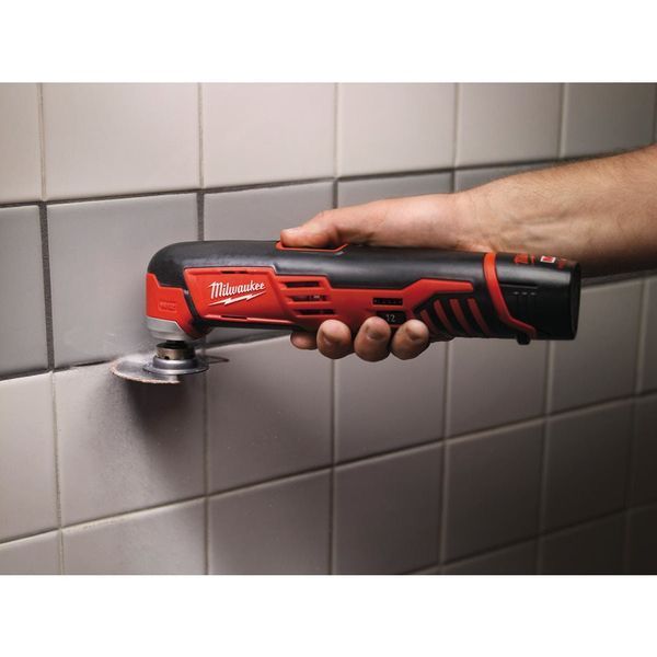 Акумуляторний мультиінструмент MILWAUKEE C12 MT-402B (Li-Ion 4 ач) 4933441705 (+ заряд.пристрій, 2 акум., адаптер, шліфувальна д 4933441705 фото