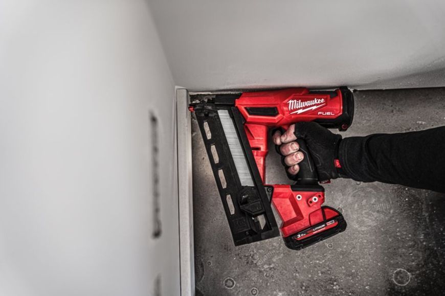Пістолет цвяхозабивний акумуляторний безщітковий M18 FN16GA-202X MILWAUKEE 4933478092 фото