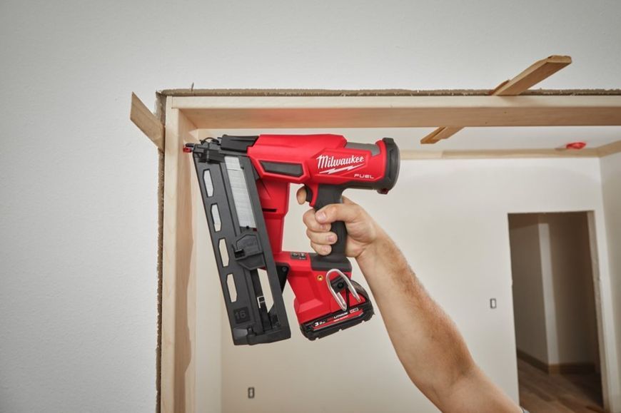 Пістолет цвяхозабивний акумуляторний безщітковий M18 FN16GA-202X MILWAUKEE 4933478092 фото