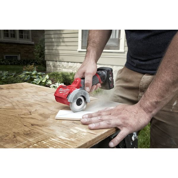 Субкомпактна багатофункціональна відрізна машина MILWAUKEE M12 FCOT-422X FUEL 4933464619 (+ заряд.пристрій, 2 акум., HD кейс) 4933464619 фото
