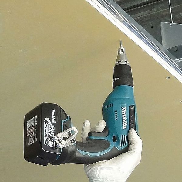 Акумуляторний шурупокрут для гіпсокартону Makita DFS 451 Z DFS451Z фото