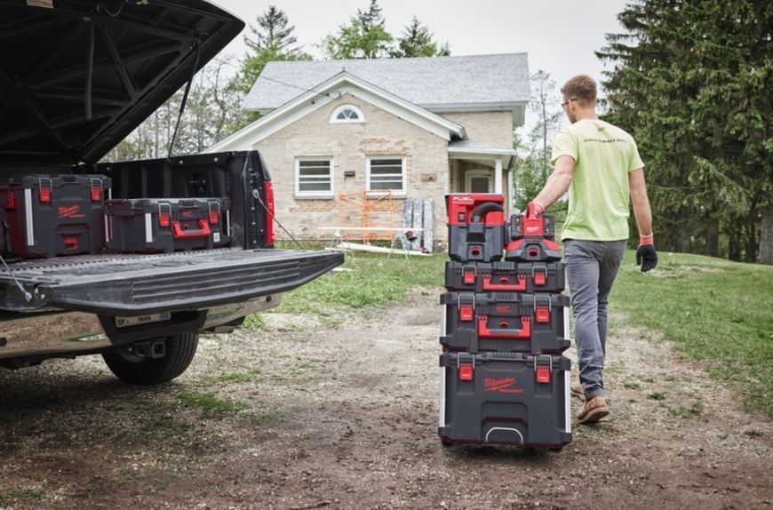Зарядний пристрій PАCKOUT MILWAUKEE, M18 PC6 (для 6 ак. М18) 4932480162 фото
