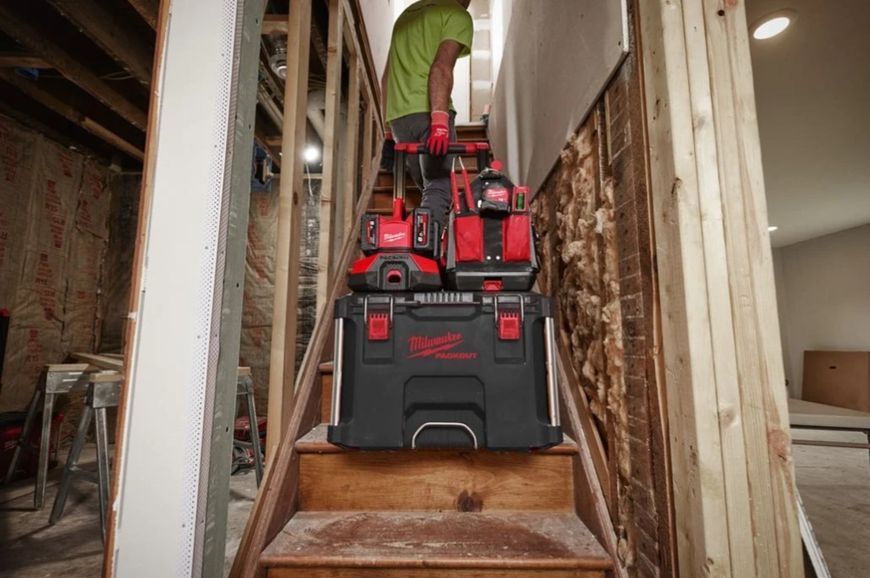 Зарядний пристрій PАCKOUT MILWAUKEE, M18 PC6 (для 6 ак. М18) 4932480162 фото