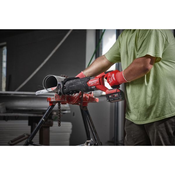 Пила шабельна акумуляторна MILWAUKEE, M18 FHZ-502X (+зар.пр., 2 акум.Х 5Аг, HDкейс) 4933478291 фото
