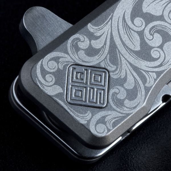 Ніж Ocaso Solstice, Engraved titanium, Scroll Pattern, Satin 4009338 фото