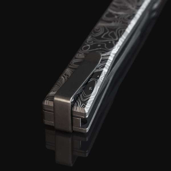 Ніж Ocaso Solstice, Engraved titanium Topo Pattern, Black 4009339 фото