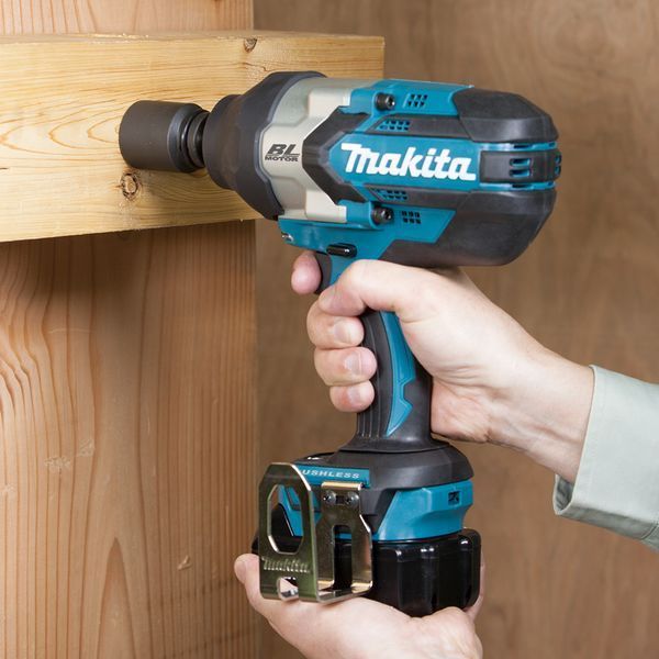Акумуляторний ударний гайкокрут Makita DTW 1002 Z (без АКБ) DTW1002Z фото