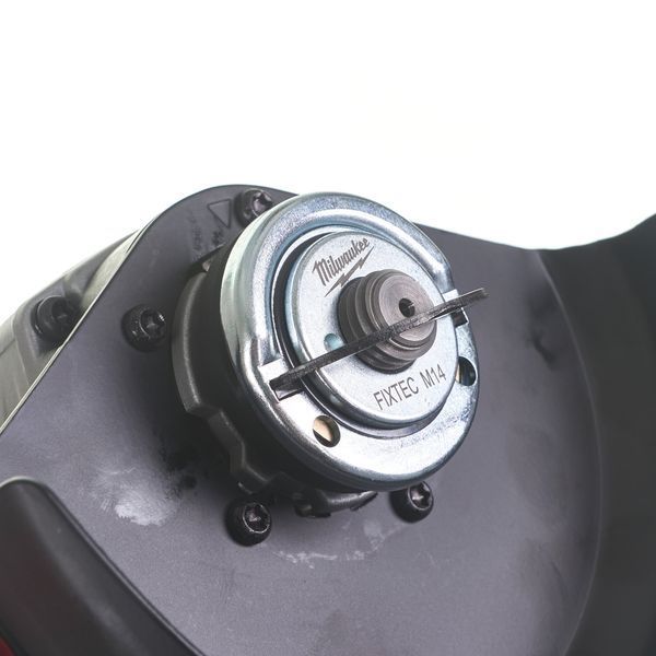 Углошлифовальная машина AGV 13-125 XSPDEB с AVS, тормозом и лопаточным выключателем MILWAUKEE 4933464998 фото