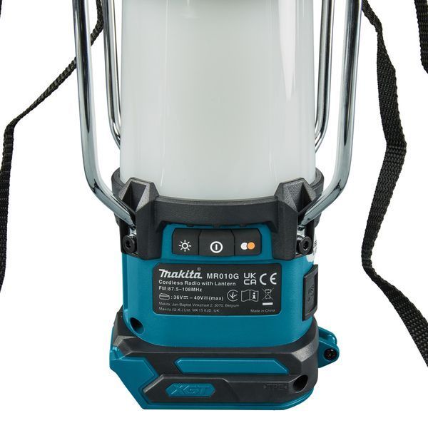 Акумуляторний радіоприймач з Ліхтарем, Makita XGT 40 V MAX MR010GZ (без АКБ) MR010GZ фото