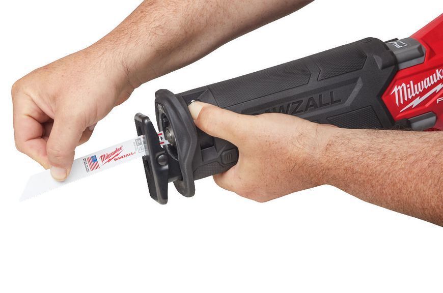Пила шабельна акумуляторна безщіткова MILWAUKEE M18 FSZ-0 (каркас) + M18 B5 подарунок 4933498063/B5 фото