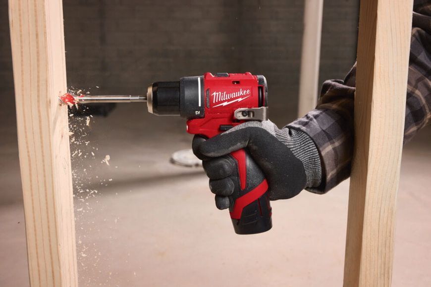 Дриль-шурупокрут акумуляторний MILWAUKEE M12 BLDDRC-402C 40Нм (+ заряд.пристрій, 2 акум., кейс) 4933499688 фото