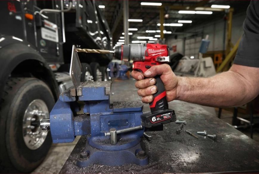 Дриль-шуруповерт акумуляторна безщіткова M12 FDD2-0 крут. мом 45 Нм MILWAUKEE 4933479872 фото