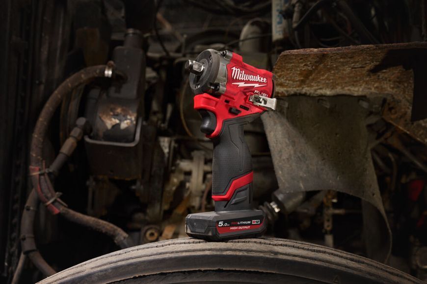 Гайковерт високомоментний акумуляторний MILWAUKEE 1/2" (746 Нм) M12 FCIWF12G3-0 4933493454 фото