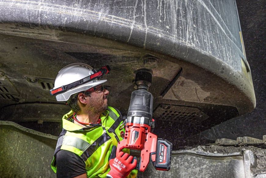 Гайкокрут акумуляторний 1 MILWAUKEE, M18 ONEFHIWF1DS-0C, 2711Нм (кейс) 4933472071 фото