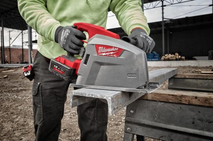 Пила дискова ручна акумуляторна по металу MILWAUKEE, M18 FMCS66-0C, діаметр 203мм (каркас, аксесуари, кейс) 4933472110 фото