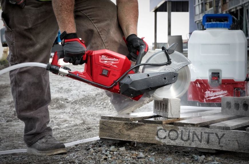 Машина відрізна акумуляторна MILWAUKEE, M18 FCOS230-121, &Oslash;230мм (+зар.пр., 1акум.Х 12Аг) 4933471697 фото