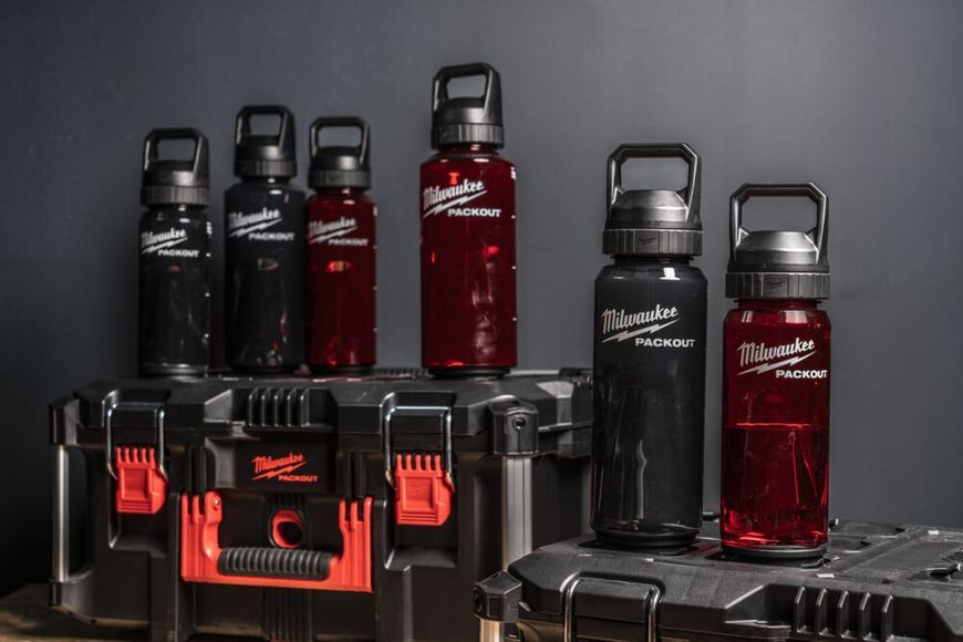 Пляшка для води PACKOUT MILWAUKEE, 1420 мл, червона 4932498638 фото