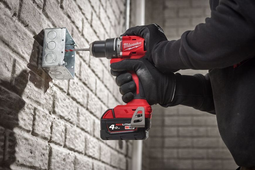 Дриль-шуруповерт акумуляторна безщіткова ударна MILWAUKEE M18 BLPDRC-0 (60Нм) (каркас) + M18 B2 подарунок 4933492820/B2 фото