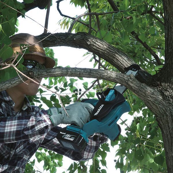 Акумуляторна ланцюгова пила Makita DUC122RFE DUC122RFE фото