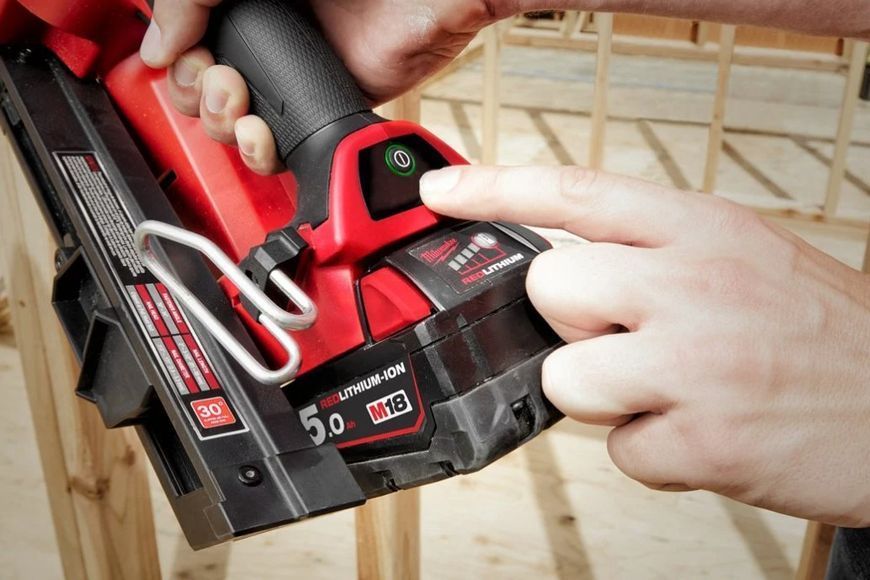 Пістолет цвяхозабивний акумуляторний безщітковий MILWAUKEE M18 FUEL FFNS-502C 4933478302 4933478302 фото