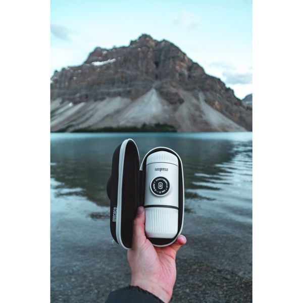 Портативна еспресо-кавоварка Wacaco Nanopresso біла з чохлом WNANOWH фото