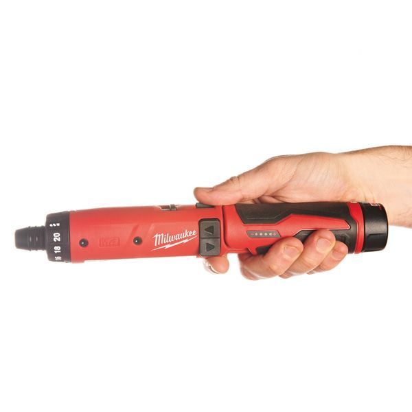 Викрутка акумуляторна MILWAUKEE M4 D-202B, (+ заряд. пристрій, 2 акум.Х2Аг, сумка для інструментів) 4933440475 фото