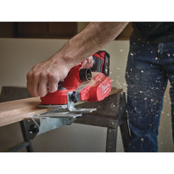 Рубанок акумуляторний MILWAUKEE, M18 BP-402C, 82мм (+зар.пристрій, 2акум.Х 4Аг,кейс) 4933451114 фото