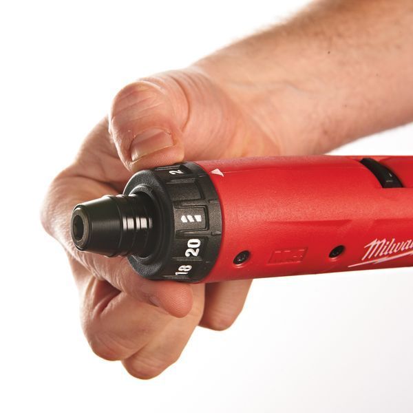 Викрутка акумуляторна MILWAUKEE M4 D-202B, (+ заряд. пристрій, 2 акум.Х2Аг, сумка для інструментів) 4933440475 фото