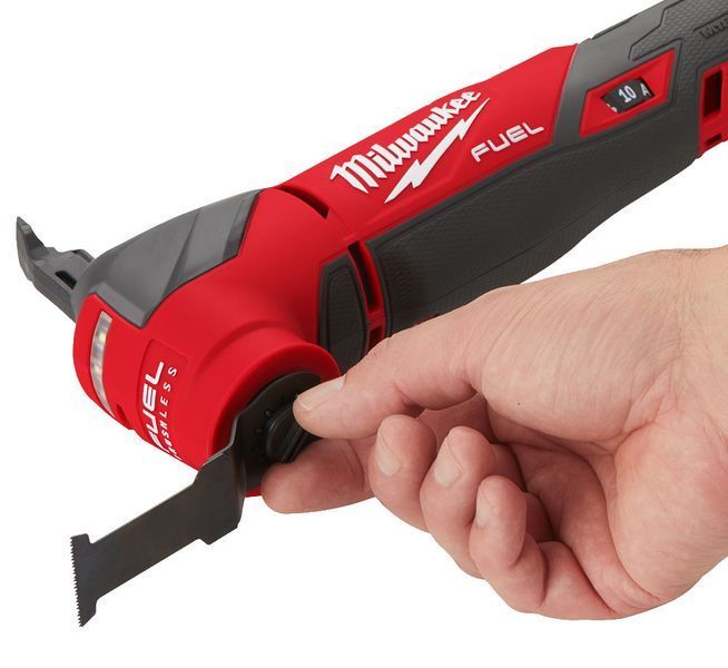 Інструмент багатофунціональний акумуляторний MILWAUKEE, M18 FMT-0X (+ універсальне лезо, шліф. підошва, шліф. папір, HD кейс) 4933478491 фото