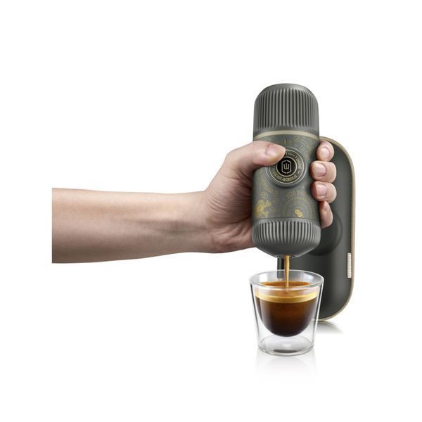 Портативна еспресо-кавоварка Wacaco Nanopresso темно-сіра з чохлом, механічна, для меленої кави WNANODGR фото