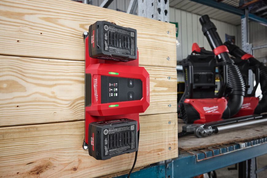 Зарядний пристрій MILWAUKEE M18 MDBSC DUAL SUPER CHARGER (на 2 акумулятора) 4932498557 фото