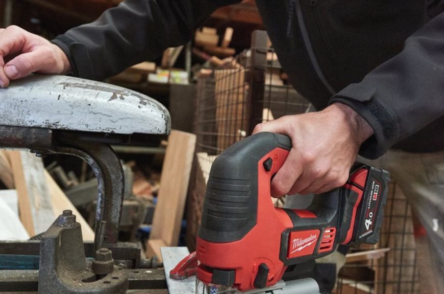 Лобзик акумуляторний MILWAUKEE, M18 BJS-0 (+ полотно, адаптер, кожух, насадка, накладка підошви) 4933451391 фото