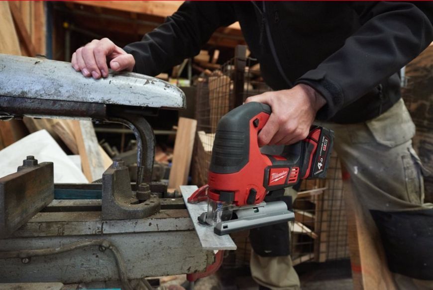Лобзик акумуляторний MILWAUKEE, M18 BJS-0 (+ полотно, адаптер, кожух, насадка, накладка підошви) 4933451391 фото