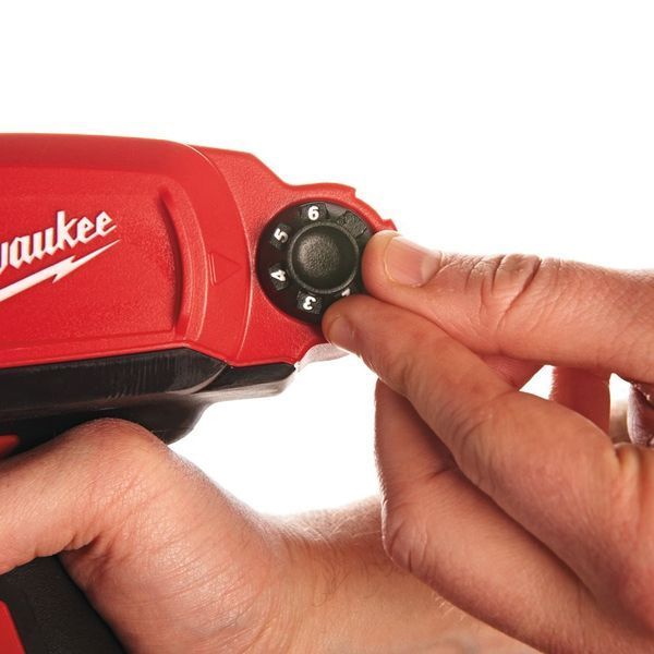 Клейовий пістолет MILWAUKEE M12 PCG/600A-201B 4933441670 (+ заряд. пристрій, 1 акум., в сумці для інструментів) 4933441670 фото