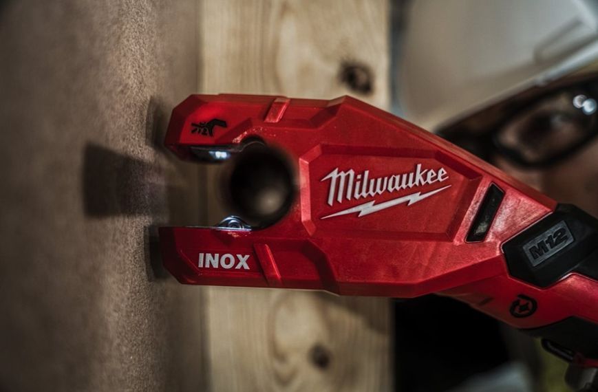 Акумуляторний труборіз по неіржав. сталі MILWAUKEE M12PCSS-202C (+2 акумулятори, зарядний пристрій, HD кейс) 4933479242 фото