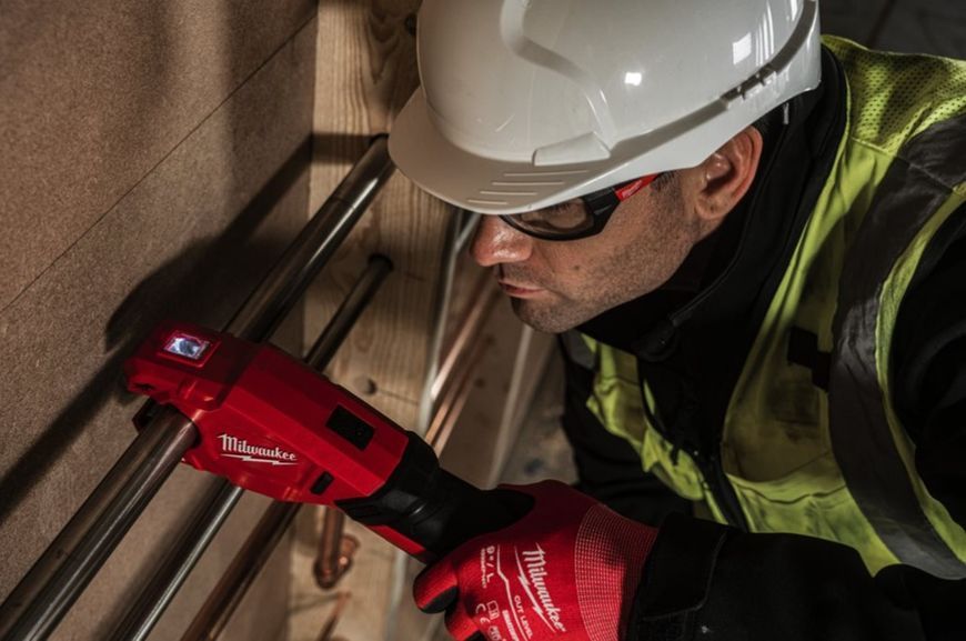 Акумуляторний труборіз по неіржав. сталі MILWAUKEE M12PCSS-202C (+2 акумулятори, зарядний пристрій, HD кейс) 4933479242 фото