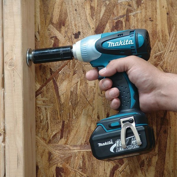 Акумуляторний ударний гайкокрут Makita DTW 251 Z DTW251Z фото